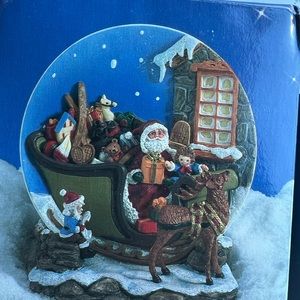 Set of 4 vintage plates hand painted